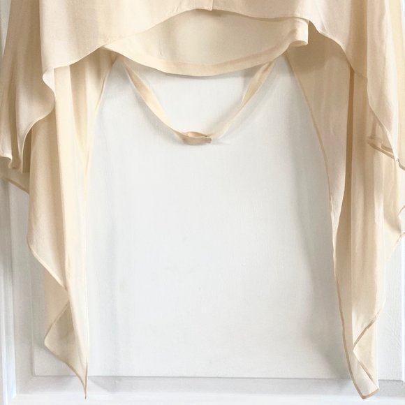 BCBG MaxAzria | 100% Silk Off-White/Cream Cropped Draped Blouse | Size: … - Picture 2 of 12